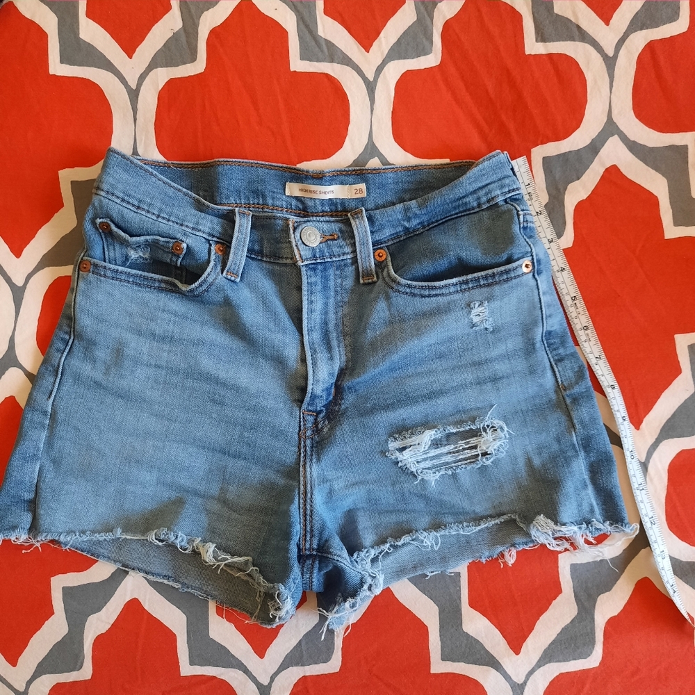 Levi's high rise distressed shorts 28